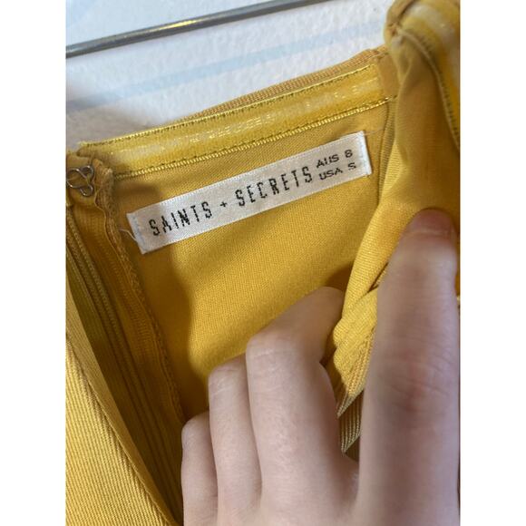 Saint + Secrets Scalloped Ruffle Gold Romper SZ Small - Picture 4 of 6